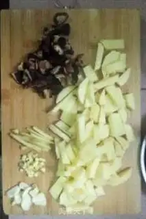 Make Potato mushroom red chicken step 3