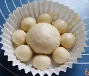 Make Lion bread step 5