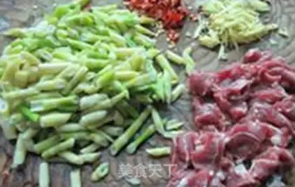 Make Spring fried meat step 1