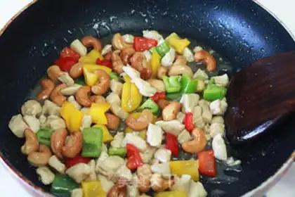 Make Piper cashew nuts step 7