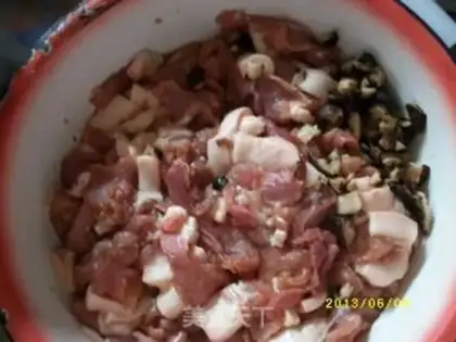 Make Super meat dumplings step 1