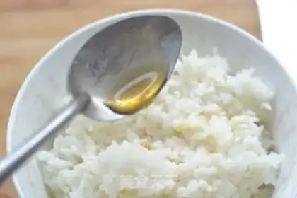 Make Egg fried rice step 1