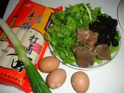 Make Five-colour beef noodles step 1