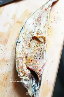 Make A roasted mackerel step 2