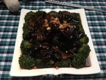 Make The broccoli with the black ear step 2