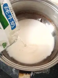 Make Milk marshmallow ice cream step 1
