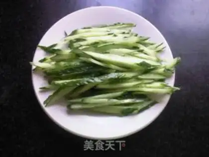 Make A cucumber egg mix fan step 0