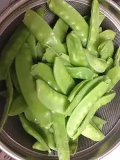 Make Fry mushrooms, Dutch beans step 1