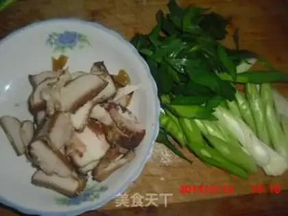 Make Garlic sprouts step 1