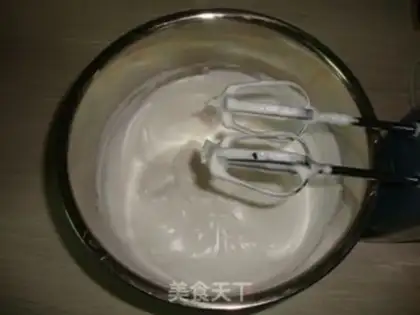 Make A glass of vanilla cream and twirl step 1