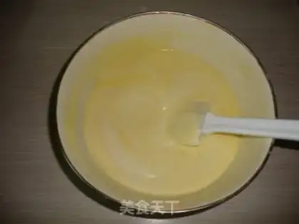 Make A glass of vanilla cream and twirl step 2