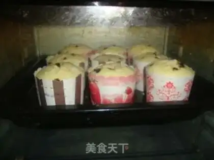 Make A glass of vanilla cream and twirl step 5