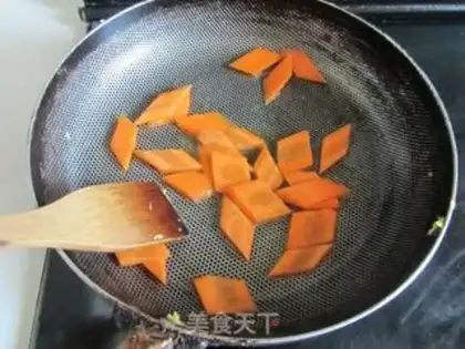 Make Eggs fried mushrooms step 1