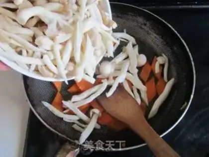 Make Eggs fried mushrooms step 2