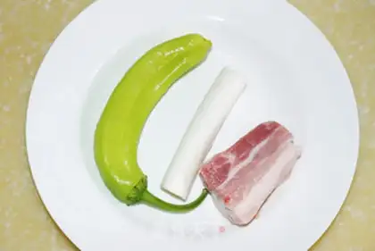 Make Hot cabbage makes a lot of meat step 1