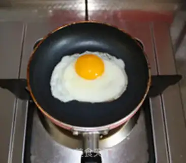 Make Ham omelet sandwich step 1