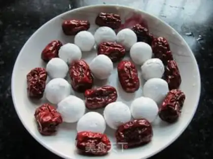 Make Ice cream and red dates step 1
