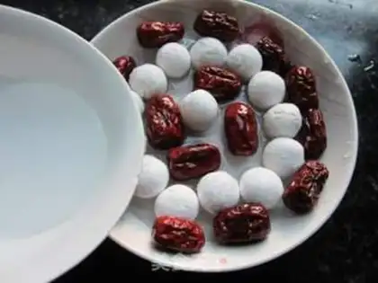 Make Ice cream and red dates step 2
