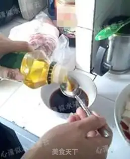 Make Red-oiled onion-skinned egg tofu step 4