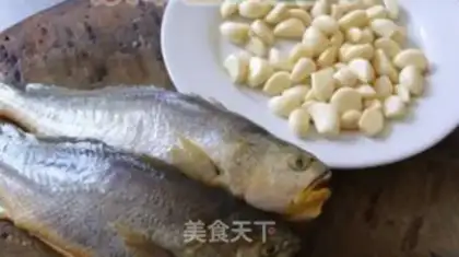 Make Garlic and yellowfish step 0