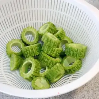 Make Green tea with bitter melons step 1