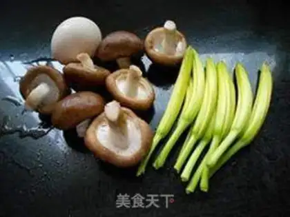 Make Scrambled mushroom egg soup step 0
