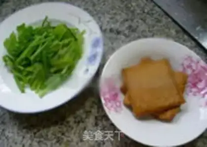 Make Celery fried dry step 0