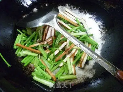 Make Celery fried dry step 3