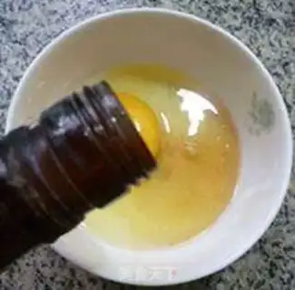 Make Burgundy omelet soup step 1