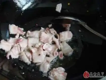 Make A dry pot of tea and mushrooms step 2