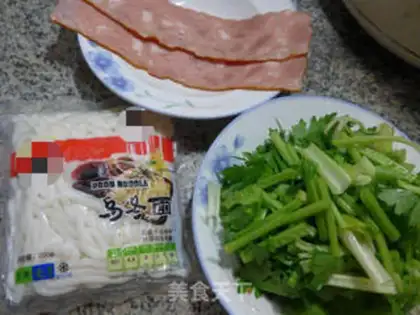 Make Celery bacon fried noodles step 0