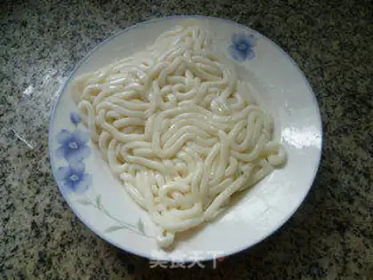 Make Celery bacon fried noodles step 1