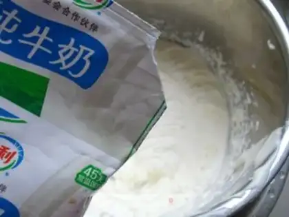 Make Strawberry sauce ice cream step 3