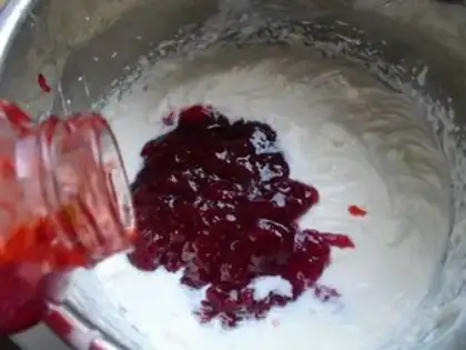 Make Strawberry sauce ice cream step 4