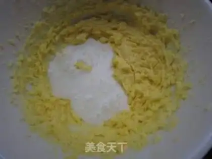 Make Gold coconut ball step 3