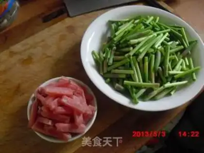 Make Garlic fried meat step 1
