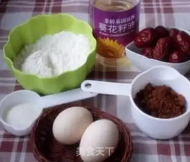 Make Red sugar date mud walnut cake step 0