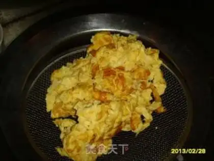 Make Scrambled eggs step 2