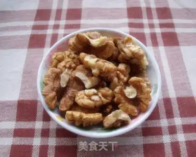 Make Red sugar date mud walnut cake step 1
