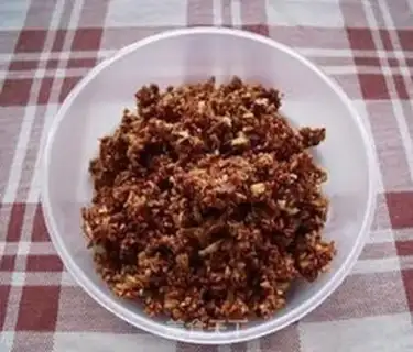 Make Red sugar date mud walnut cake step 2