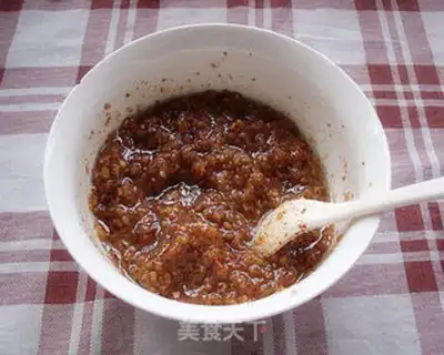 Make Red sugar date mud walnut cake step 4