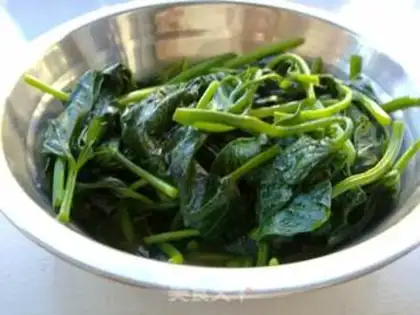 Make Garlic melon leaves step 4