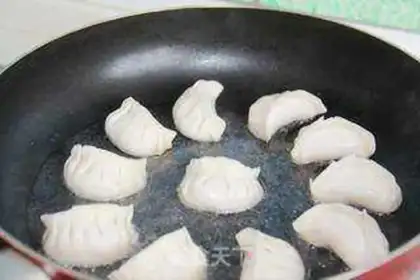 Make Pour soup and dumplings step 8