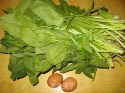 Make Spinach fried eggs step 0