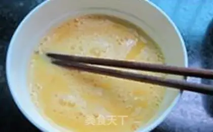 Make Garlic fried eggs step 2