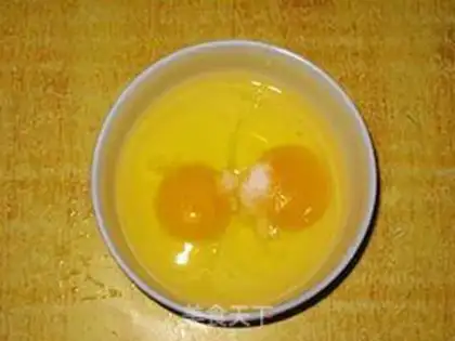 Make Spinach fried eggs step 2