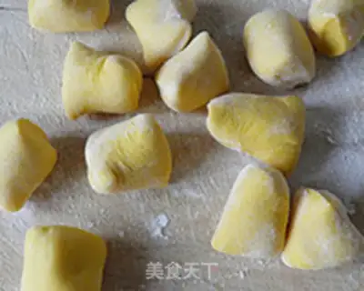 Make Rose buns step 6