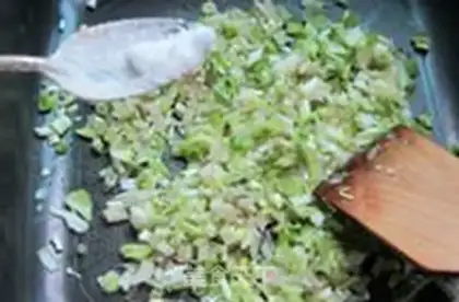 Make Garlic fried eggs step 4