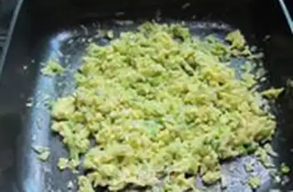 Make Garlic fried eggs step 7