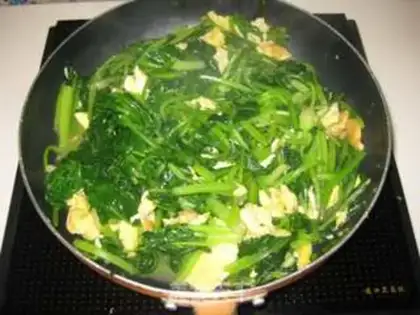 Make Spinach fried eggs step 6